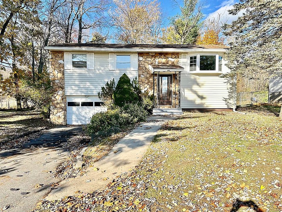 1st image of 707 Crabapple Ave