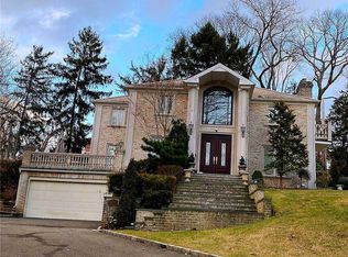 46 Timber Ln, Manhasset, NY 11030