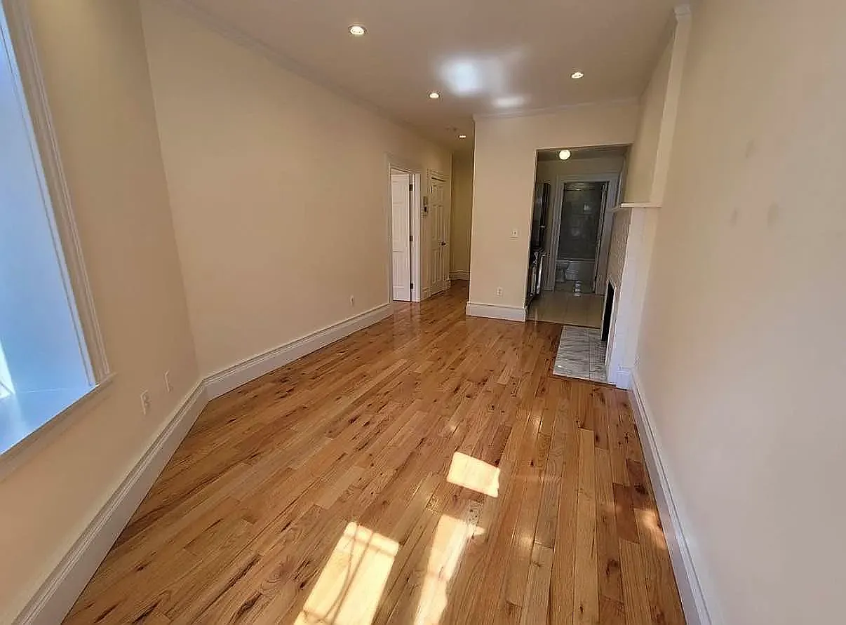 163 East 36th Street — Photo 2