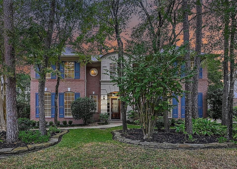 Welcome home! Come explore this charming 5 bedroom 3.5 bath home and make it your own. Located on a cul-de-sac in the heart of The Woodlands.