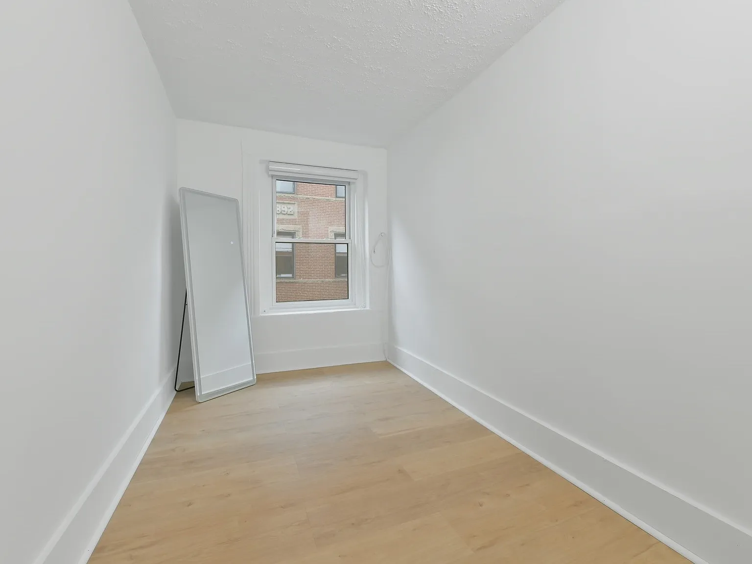 2 bed, 700 sqft, $3,500 — Photo 4