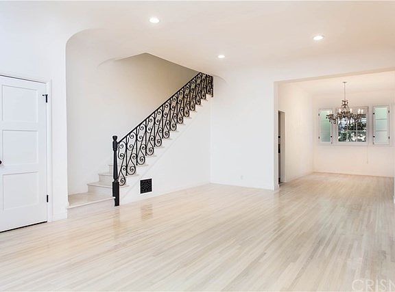 5th image of 8493 Fountain Ave