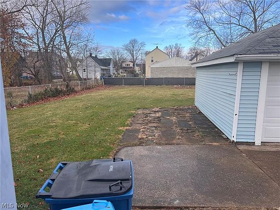2nd image of 1010 W 23rd St