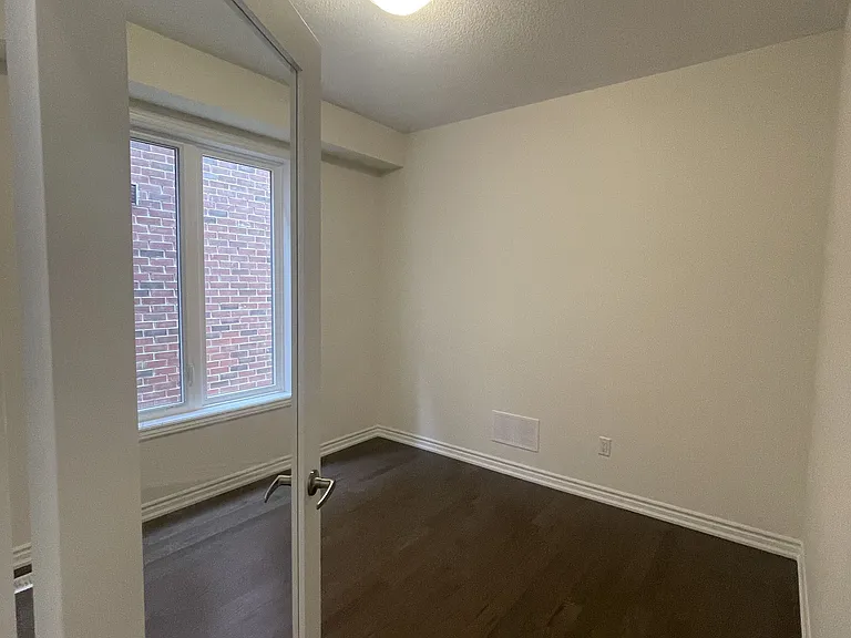 913 Rexton Dr — Photo 7