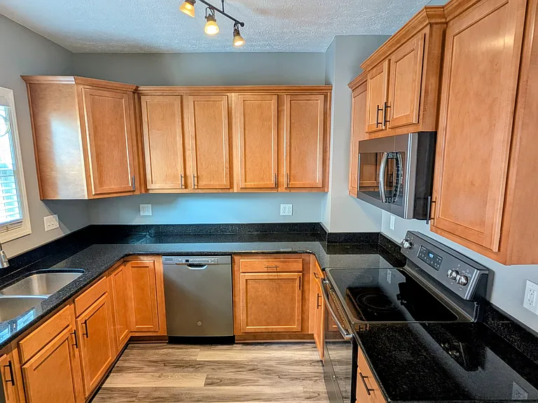 239 Bachtel St SE — Photo 10
