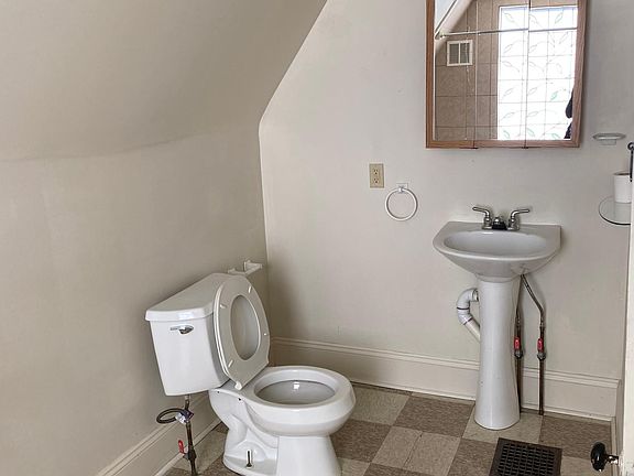 4th image of 305 Norwood Ave SE #1