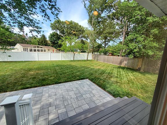 2nd image of 20 Laurel Blvd