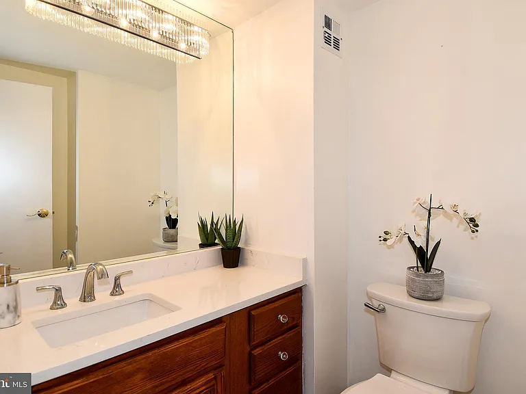 5500 Holmes Run Pkwy #1007 — Photo 17