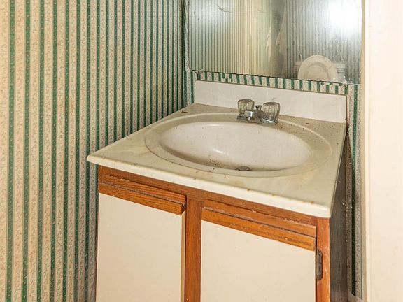 5th image of 1116 Harford Ave
