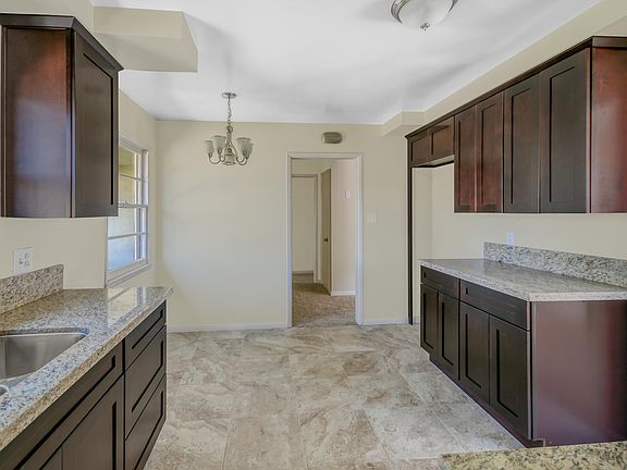 4th image of 45522 Lostwood Ave