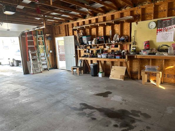 110 W Locust Ave, Plainview, NE 68769