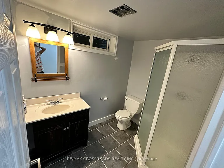 256 Birchcliffe Cres — Photo 6
