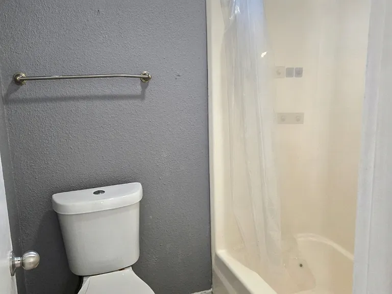 307 Bolivar Ave #3 — Photo 15