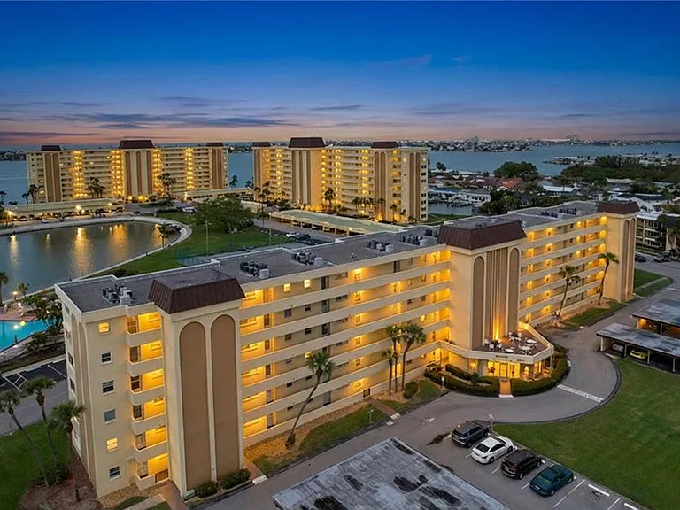 4650 Cove Cir #209 — Photo 43