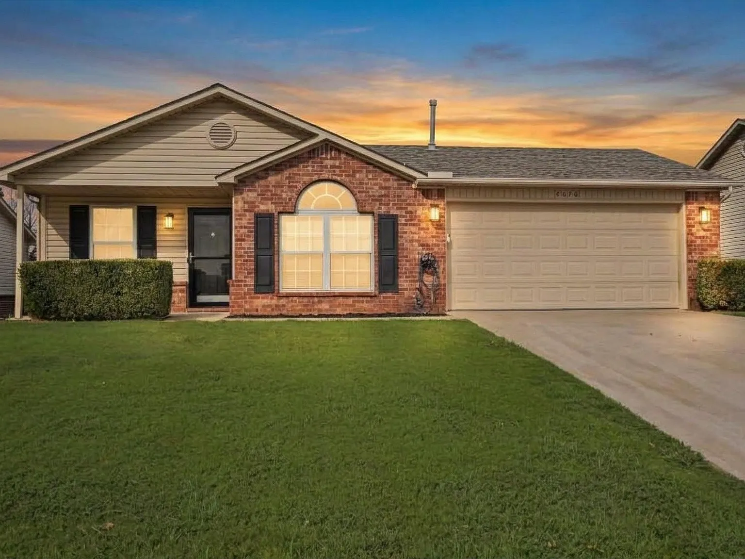 3 bed, 1124 sqft, $1,695 — Photo 1