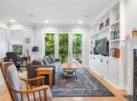5th image of 2115 W Crystal St APT 2