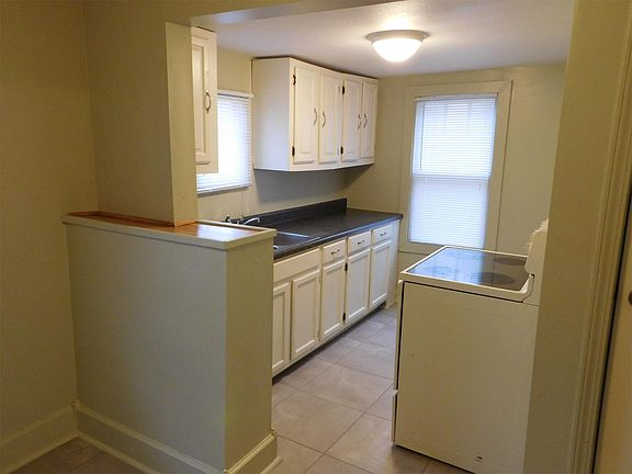 2nd image of 144 N 13th St