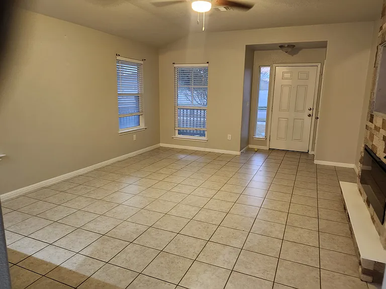 18519 Bandelier Dr — Photo 6
