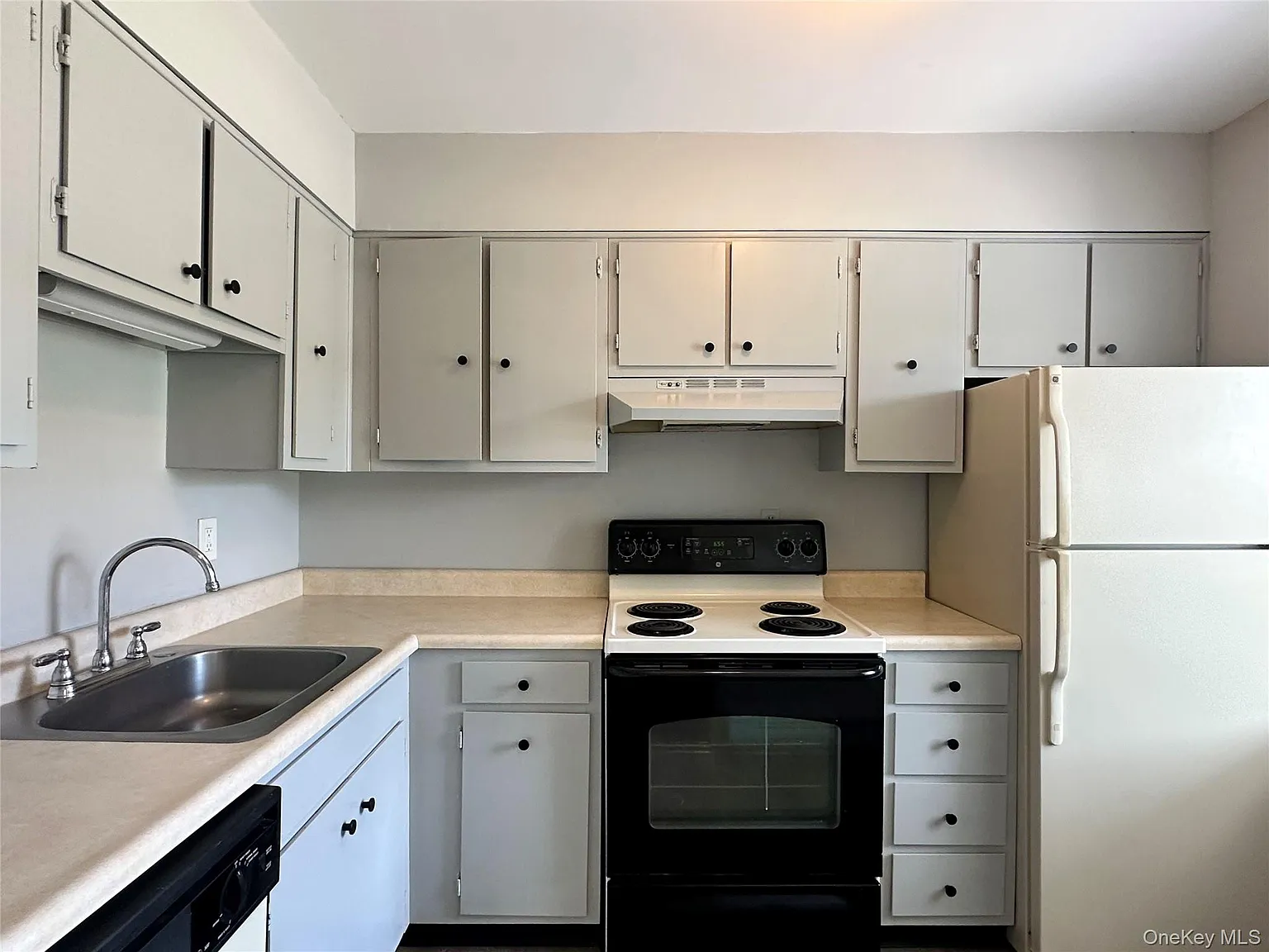 1 bed, 1.0 bath, 800 sqft, $2,100 — Photo 2
