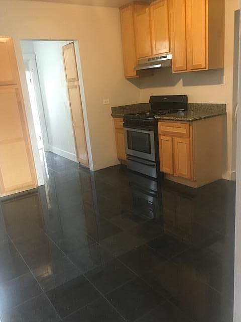 2nd image of 52 Florentine St
