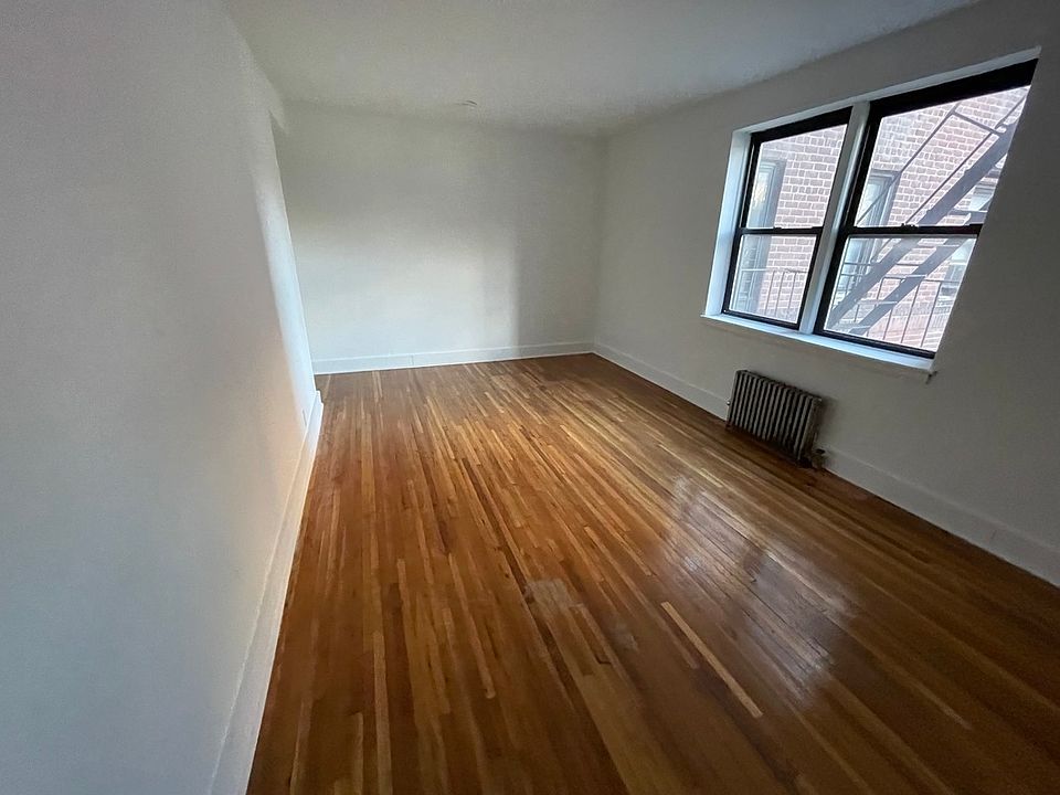 2nd image of 3303 Foster Ave #4C