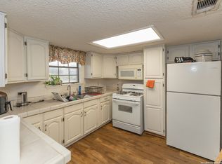 862 Avenue J, Poteet, TX 78065