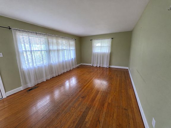 5th image of 4905 E Emory Rd