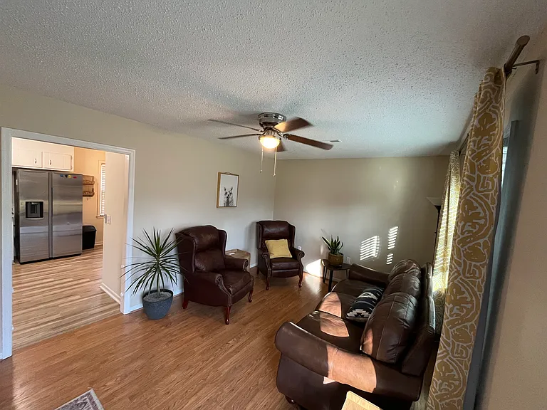 723 Poplar St — Photo 37