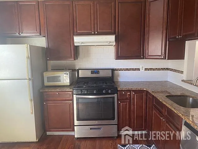 408 Woodbridge Commons Way — Photo 3