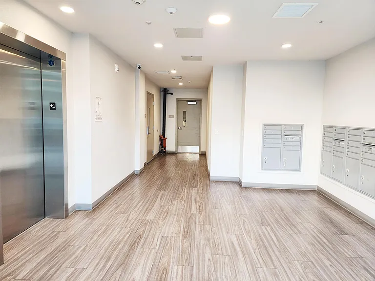 Elevator & Mail