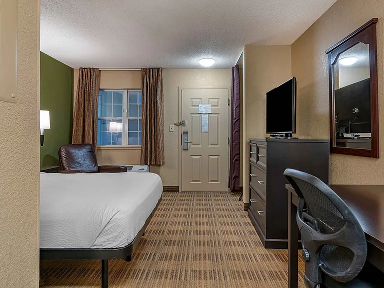 Studio Suite - 1 Queen Bed