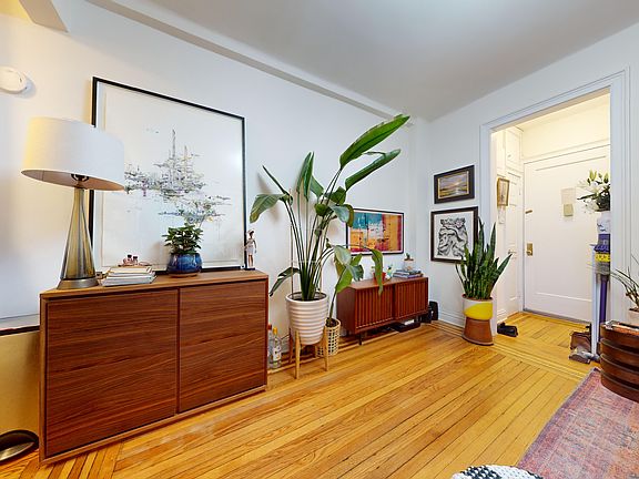 5th image of 245 W 51st St APT 312