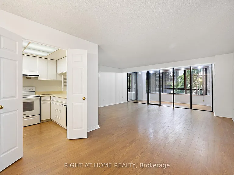 280 Simcoe St #206A — Photo 19