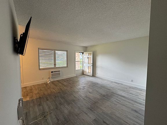 4th image of 167 N Collier Blvd