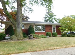 8665 Dale Ave, Center Line, MI 48015