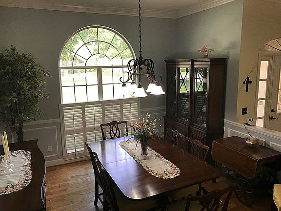 3rd image of 1209 Creekwood Way S