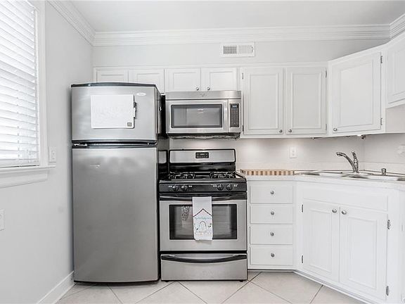 2nd image of 703 N Hamilton St APT J