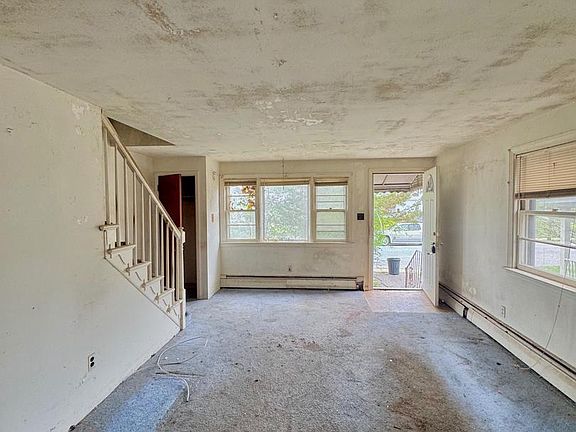 3rd image of 828 Broad St