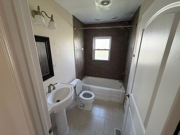 4th image of 12 Sunnyside Dr