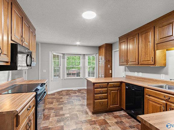 3rd image of 2502 Galahad Dr SE