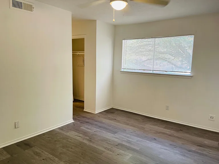 5612 Marina Dr — Photo 13