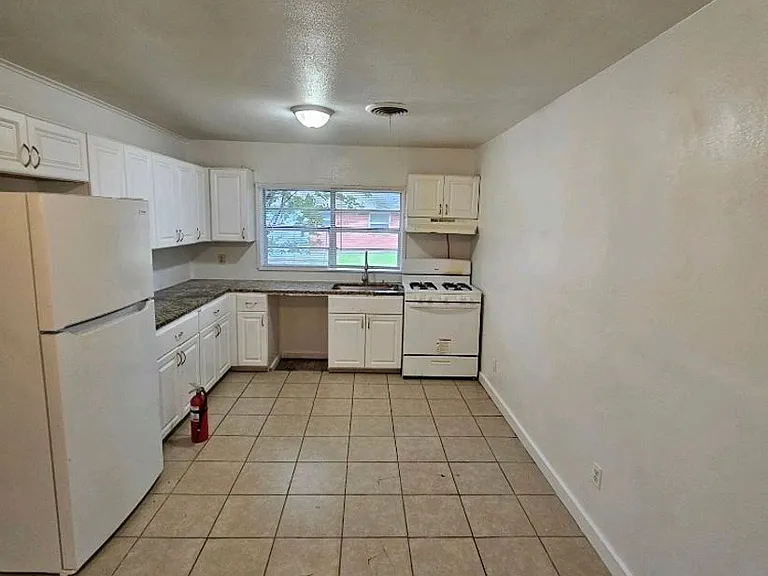 1707 Stanley Dr — Photo 5