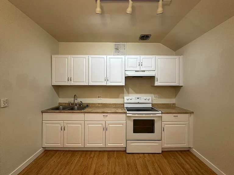 46 N Stewart St #F — Photo 14