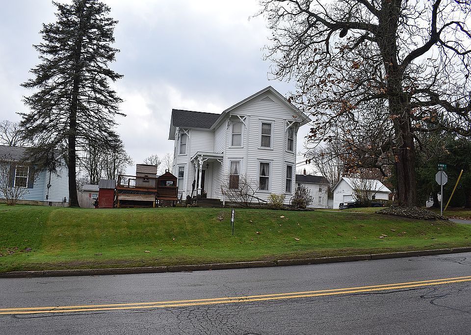 1st image of 160 W Main St
