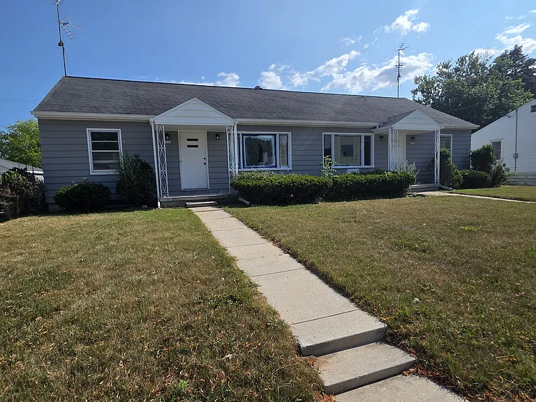 2221 Mayflower Ave — Photo 18