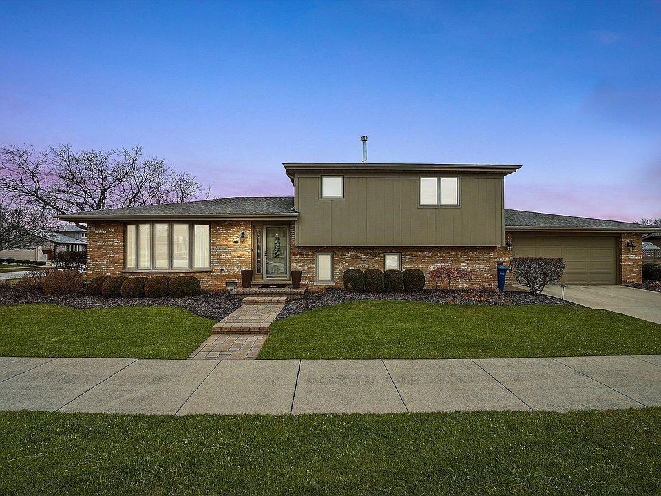 1st image of 5800 W 100th Pl