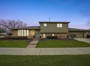 5800 W 100th Pl, Oak Lawn, IL 60453