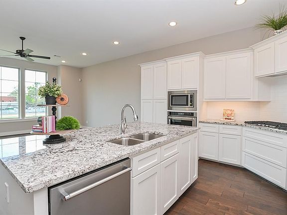 3rd image of 1218 Murray Hill Dr