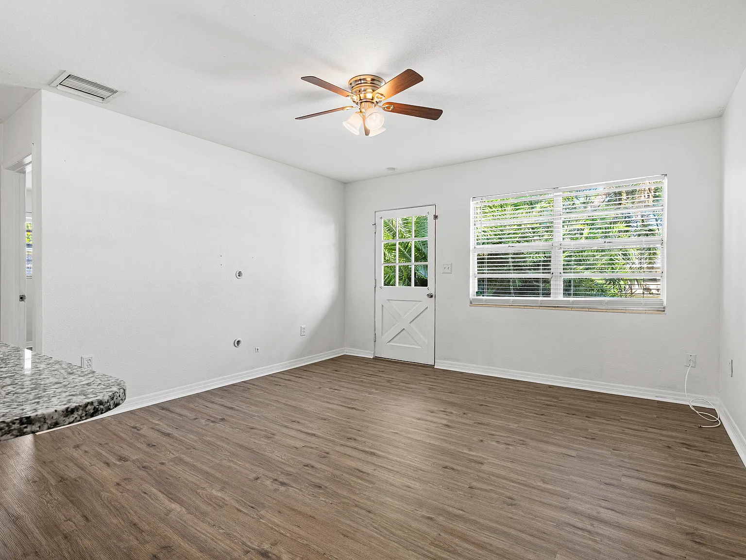 3 bed, 1324 sqft, $2,500 — Photo 2