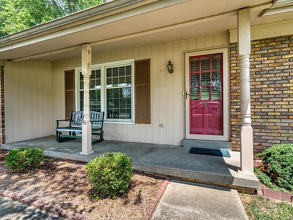 4th image of 8388 Poplar Dr